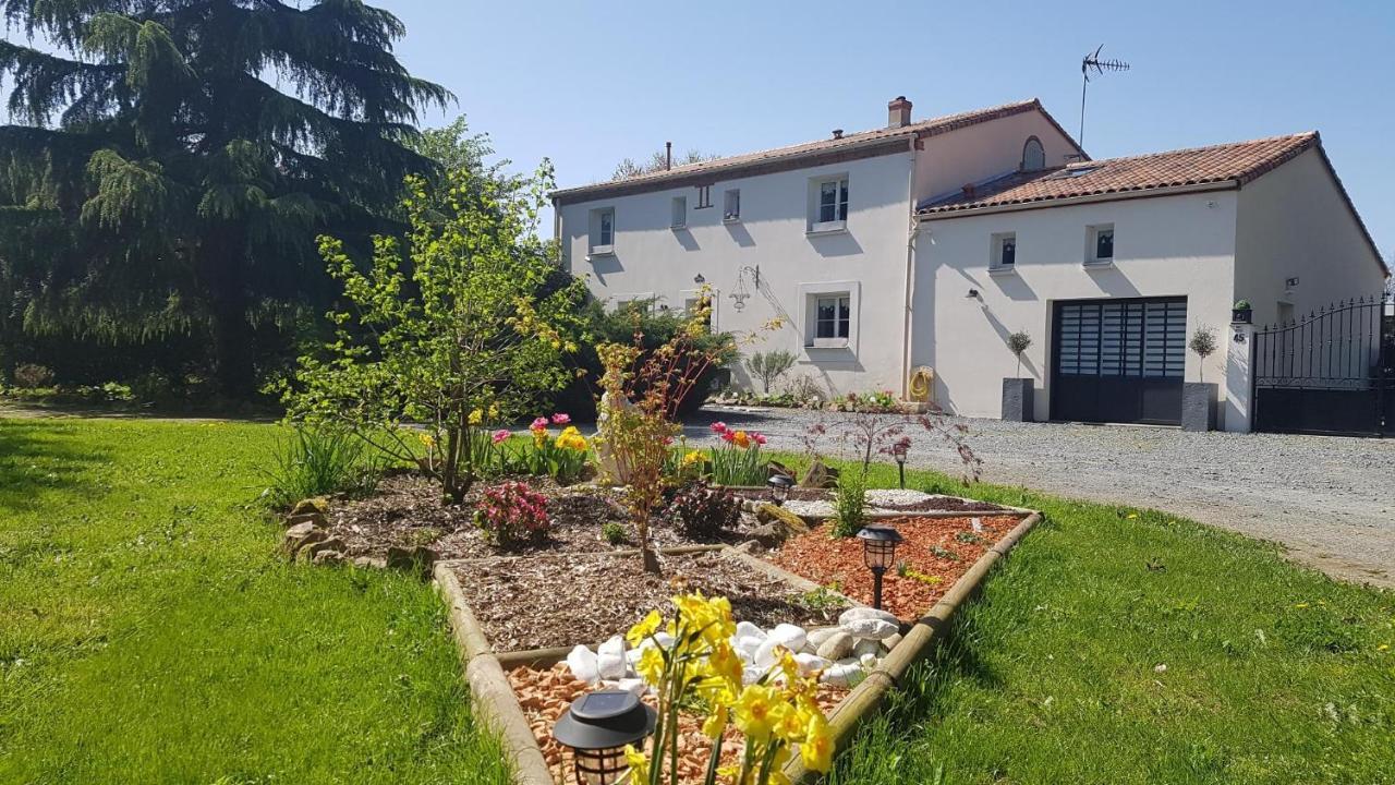 La Grange D'Helene Bed & Breakfast Cholet Exterior photo